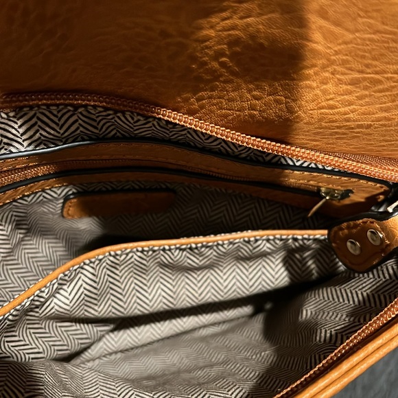 Moda Luxe Brown General Use Purse w/Various Zippers & Pockets - Picture 8 of 14